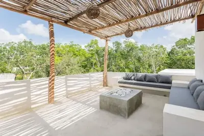 Image de Private Modern Villa in Lush Mayan Jungle\n