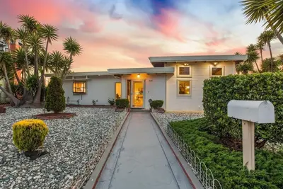 Image de Updated Lux Mid-Century Modern Home 0. 5mi to Beach