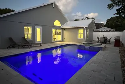 Image de Abacoa/Alton area Heated Pool/Spa Luxury 4Bed Home