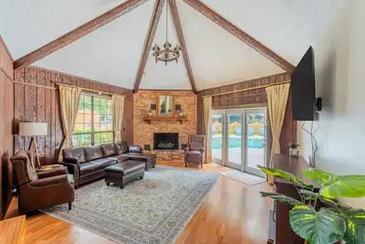 Image de Lrge Golden Isles Home-Huge Pool, Hot Tub, Game Rm