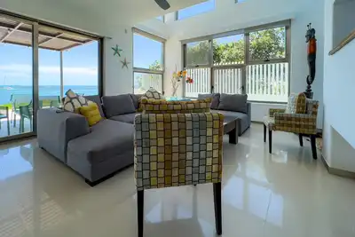 Image de Family-sized beach front house with private pool and an amazing view.