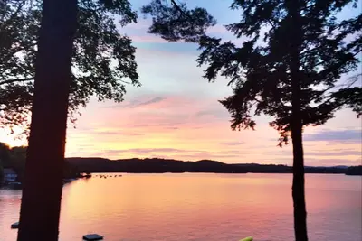 Image de Cozy lake house on gorgeous Lake Sunapee and 3. 5 miles from Mt. Sunapee