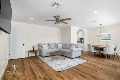 Image de Fully Remodeled Oleander Charmer