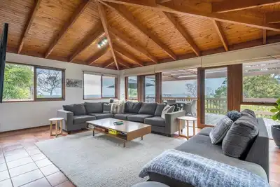 Image de McRae Hillside Terrace Panoramic Family Living