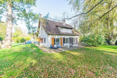 Image de Maison de vacances \"Moments Conviviaux À 20' De Disney\" avec 3 Terrasses Privées & Wi-Fi