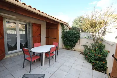 Image de Maison de vacances, 4 à 5 couchages, cuisine sejour climatisé dans résidence avec piscine les. . .