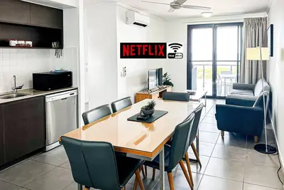 Image de WhitsunStays - The Regal 2br/2bth, central