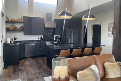 Image de Brand New Spectacular Bridger Mountain View’s!