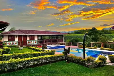 Image de Casa en el Corazón del eje Cafetero Colombiano; con Piscina, Jacuzzi, Naturaleza