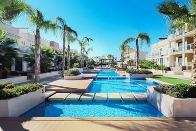 Image de Stylish townhouse, Zenia Beach and Boulevard location