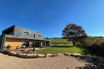 Image de Maison d'hĂ´tes Le Cube - La Roche Vineuse
