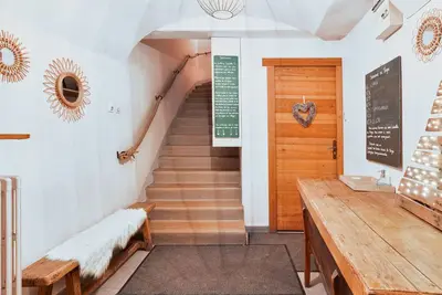 Image de Charmant 2 pièces avec Balcon & Parking à 300m des Pistes - Piscine, Wi-Fi et Jardin