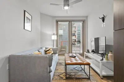 3br Apt in CozySuites Phoenix w/ Pool & Parking