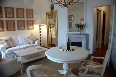 Image de Central Parisian apartment. A 5 minute walk to the Notre-Dame and the Seine