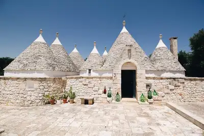 Image de Traditional trullo with swimming pool