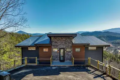 Image de Secluded Cabin Getaway: Private Pool, Gym & Views