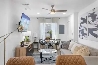 Image de Modern 2br Sleeps 4  Near Uh & Midtown