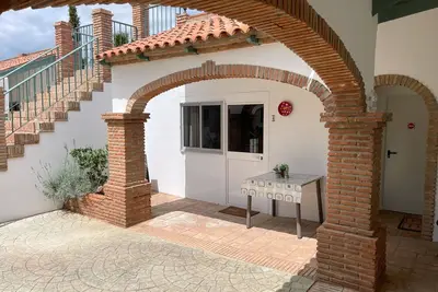 Image de La Casa de Familia Biedt u dit 1 Kamer Appartement met Prachtig Uitzicht