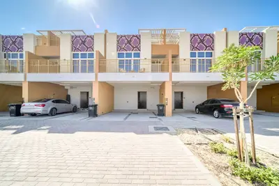 Image de Peaceful 3br Townhouse at Damac Hills 2 Avencia by Deluxe Holiday Homes