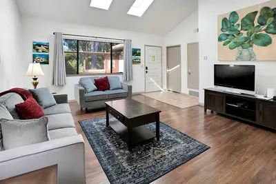 Image de Secluded 3 Bdr Coastal Home Steps to the Beach – Pet Friendly!