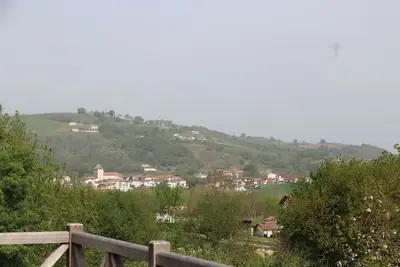 Image de Bergerie en pierre au pied de la Rhune. Animaux de compagnie acceptés.