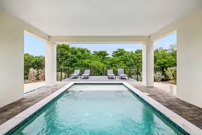 Image de New Eco-Friendly Canal Front home with Private Dock and Pool -Salty Seagull