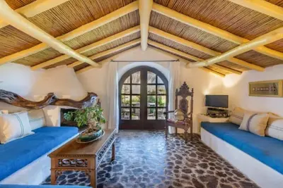 Image de Charming cottage in San Pantaleo. House \"The Wisteria\"