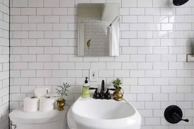 Image de Radio City Mid-Century Inspired Upper Apartment in Bay View\n\n