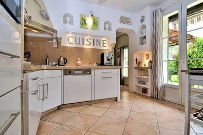 Image de Homerez - Maison chaleureuse à Orange avec piscine privée