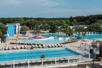 Image de Homerez - Bungalow confortable à Gastes avec piscine
