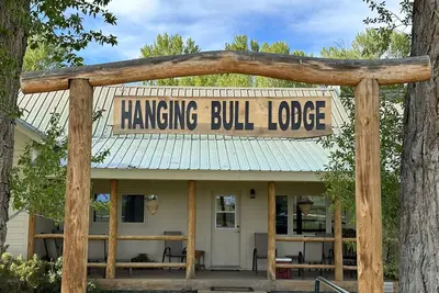Image de Hanging Bull Lodge in Encampment, Wy