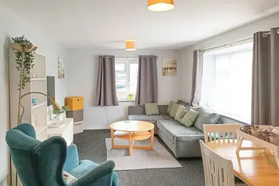 Image de 2 chambres à coucher à Cemaes Bay