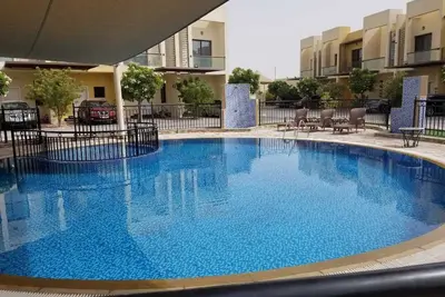 Image de Élégante Villa de 2 Chambres and Hall, R, 1