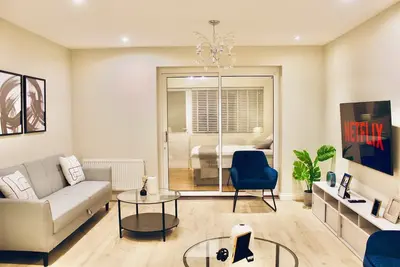 Image de Une maison paisible avec un jardin