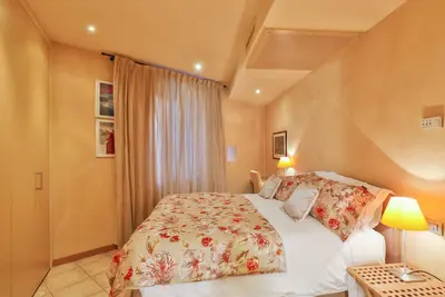 Image de Elegant Apartment Is Located A Few Steps From The Lakefront Of Cernobbio.