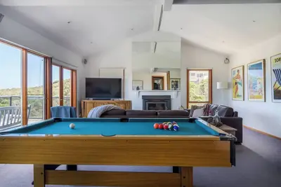 Image de Banda Bay A Scenic Beachside Family Home