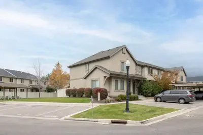 Image de Townhome- 5 Minutes to Uvu