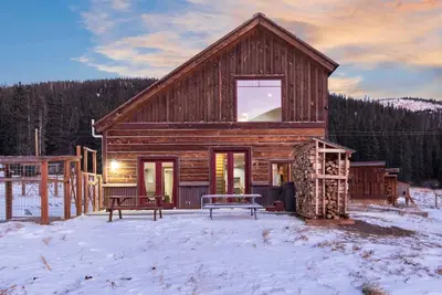 Image de Open Floor Plan Cabin! Vaulted Ceilings! 10Mi Ski Breck! Hot Tub! Fenced Yard!