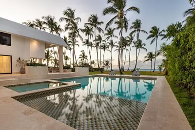 Image de Amazing beach front new villa. Beatifull 8 suites for 20 guests. Cheff optional