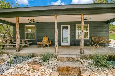 Image de The Retreat cabin 2 @ Possum Kingdom Lake!