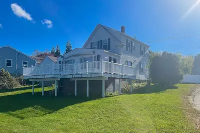 Image de Dog-friendly home with a partial river view & deck - steps from park & beach
