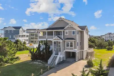 Image de Oceanside Dog Friendly w/ Private Pool, Hot Tub, Elevator, Media and Game Rooms