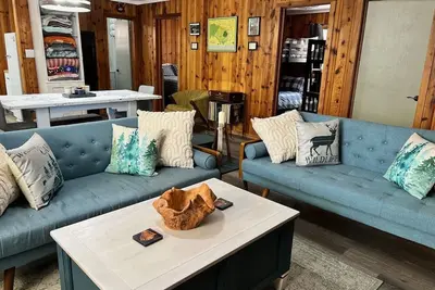 Image de Alpine Dog Friendly Cabin!