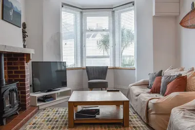 Image de A spacious town house, with lots of character.