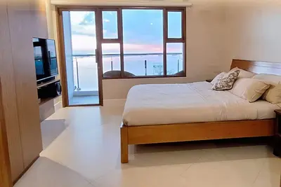 Image de Luxury King 2br 2ba w/Balcony Bayview Pool Netflix