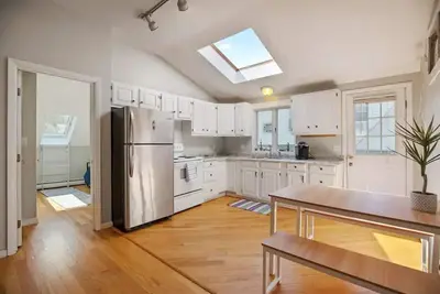 Lovely 3-bedroom downtown Portland apartment\n\n