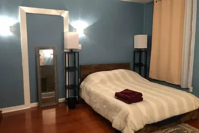 Image de Charming, cheerful, comfortable, centrally located, and walkable! \n\n\n