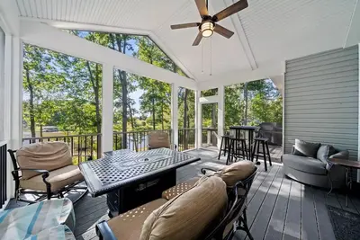 Image de Peaceful & Private Lakefront Home\n\n