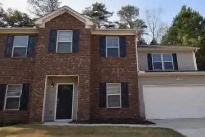 Airport Mini Mansion