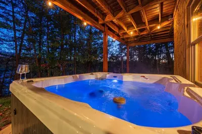 Image de Beautiful Spacious Cabin; Hot Tub & Game Room; Great Location